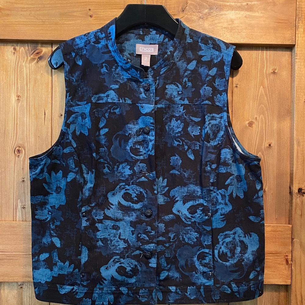 Chicos Blue Floral Vest
Perfect for layering